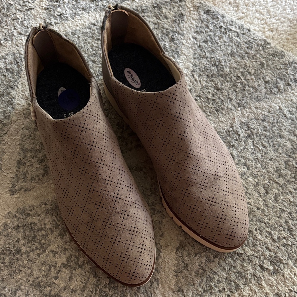 Dr. Scholl's Women's Tan Perforated Slip-Ons